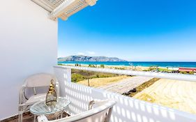 Pinelopi Beach Suites